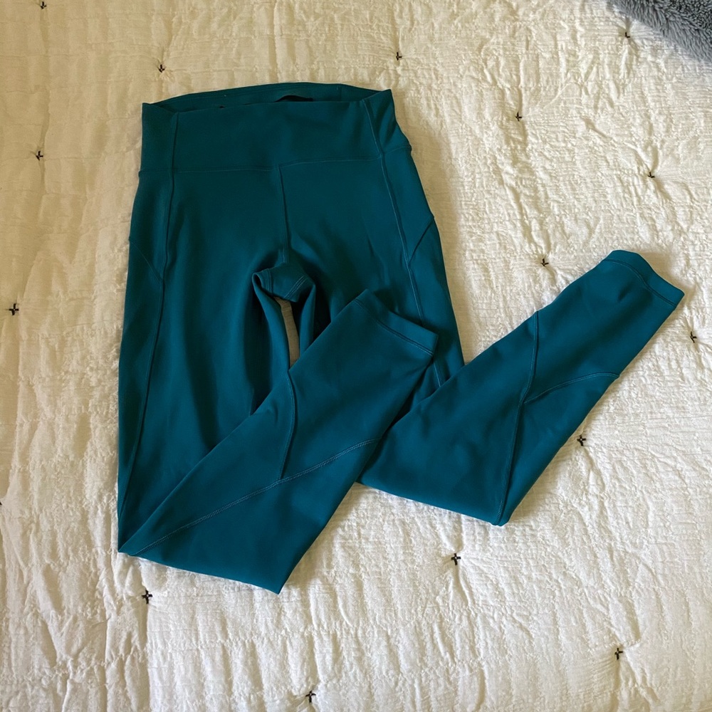 Lululemon in movement 7/8 leggings!